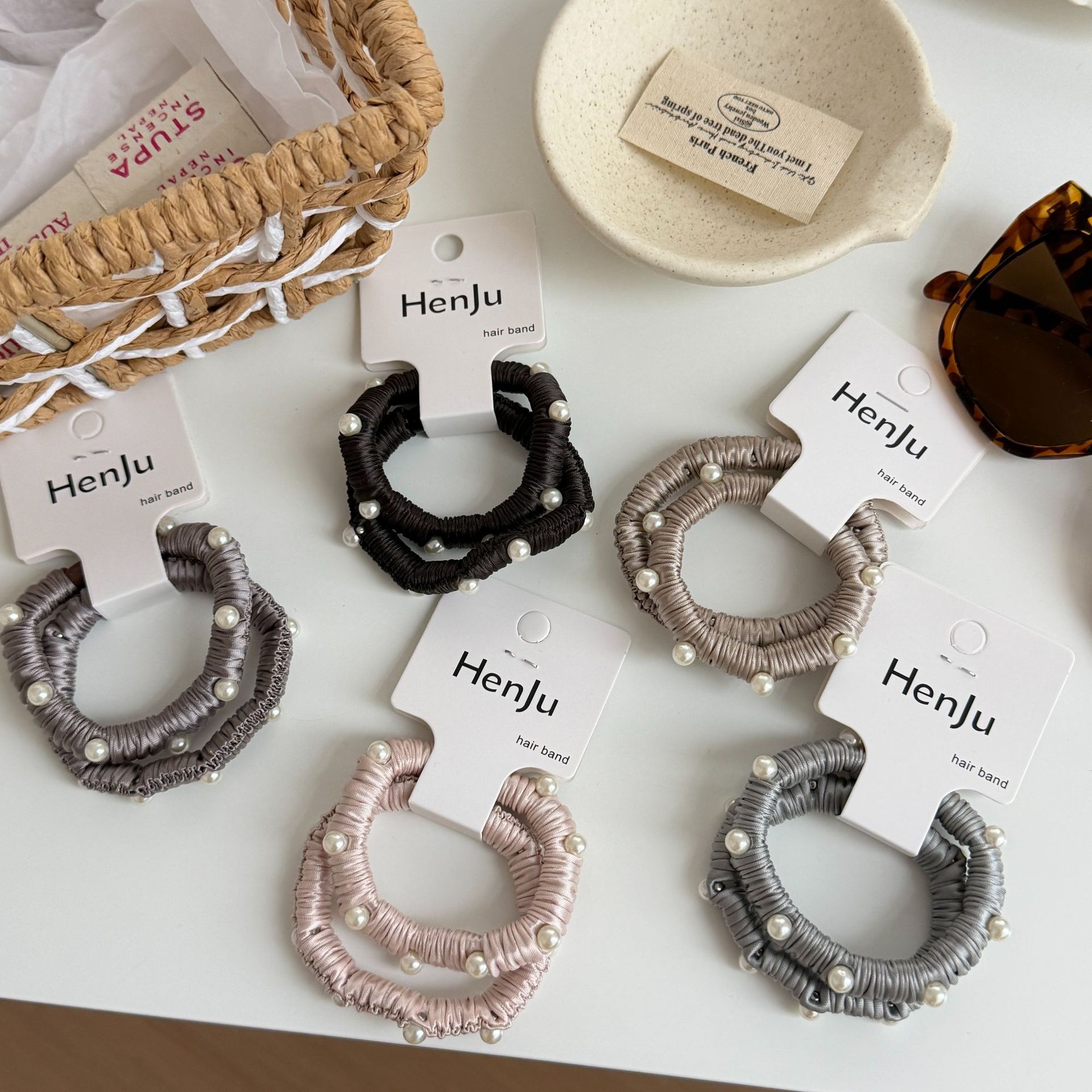 ربطات شعر من الساتان مكونة من  - مراجعة Scrunchie Satin Set وسعره